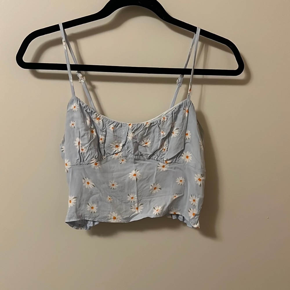 Light blue cropped tank top with white daisies on it. Size small.